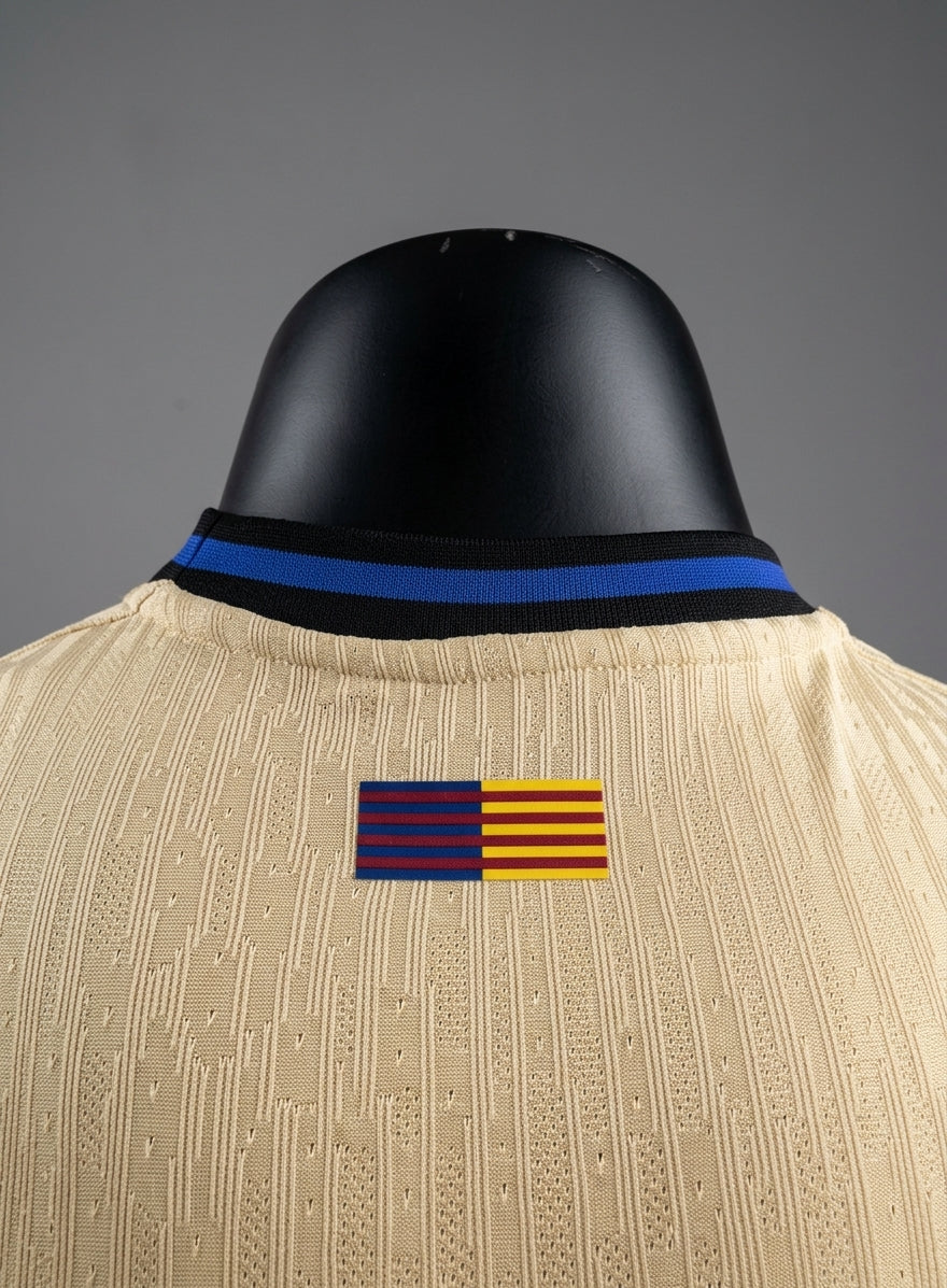 CAMISETA BARCELONA BEIGE VISITANTE 2025